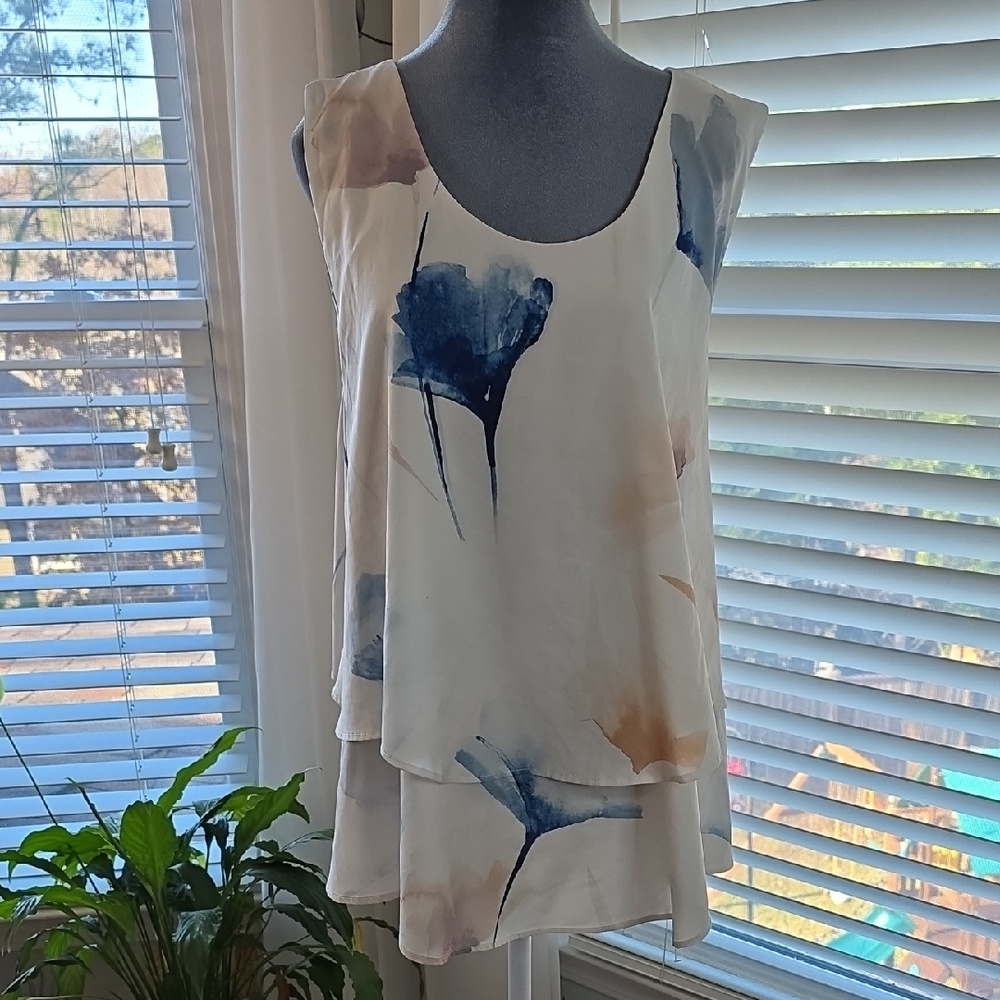 Elegant Sleeveless Floral Top